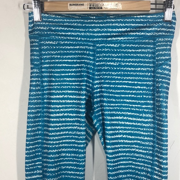 Under Armour heat gear compression capris small - Picture 2 of 9